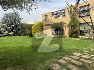 2000yd Modern Bungalow Prime Location of DHA