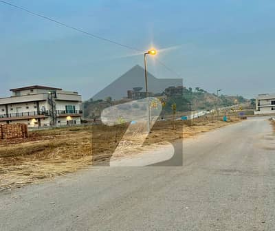 PLOT: 6 / SHAUKAT ALI KHAN BOULEVARD / SOUTH FACE / LEVEL PLOT