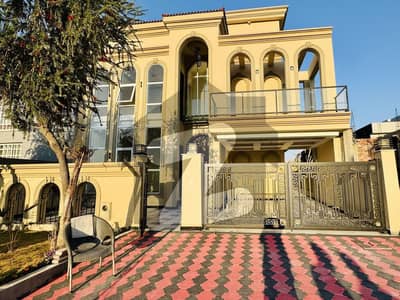 بحریہ ٹاؤن فیز 8 ۔ سیکٹر ایف - 1 بحریہ ٹاؤن فیز 8,بحریہ ٹاؤن راولپنڈی,راولپنڈی میں 5 کمروں کا 10 مرلہ مکان 5.25 کروڑ میں برائے فروخت۔