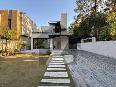 ایف ۔ 8 اسلام آباد میں 6 کمروں کا 1 کنال مکان 62.0 کروڑ میں برائے فروخت۔