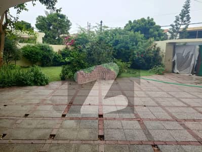 ڈی ایچ اے فیز 6 ڈی ایچ اے ڈیفینس,کراچی میں 6 کمروں کا 2 کنال مکان 7.5 لاکھ میں کرایہ پر دستیاب ہے۔