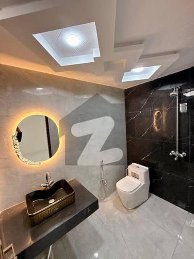 ملتان پبلک سکول روڈ ملتان میں 3 کمروں کا 10 مرلہ مکان 1.6 کروڑ میں برائے فروخت۔