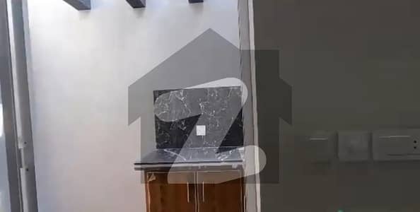 پیراگون سٹی لاہور میں 6 کمروں کا 10 مرلہ مکان 1.8 لاکھ میں کرایہ پر دستیاب ہے۔