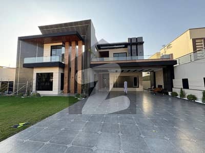 ویلینشیاء ہاؤسنگ سوسائٹی لاہور میں 6 کمروں کا 2 کنال مکان 18.0 کروڑ میں برائے فروخت۔