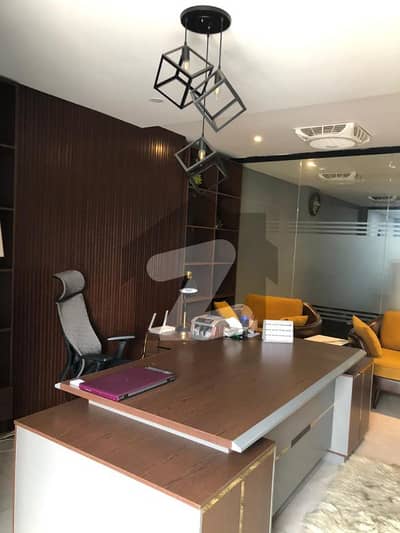 ڈی ایچ اے فیز 8 - کمرشل براڈوے ڈی ایچ اے فیز 8,ڈیفنس (ڈی ایچ اے),لاہور میں 8 مرلہ دفتر 50.0 ہزار میں کرایہ پر دستیاب ہے۔