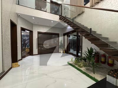 ڈی ایچ اے فیز 6 - بلاک بی فیز 6,ڈیفنس (ڈی ایچ اے),لاہور میں 5 کمروں کا 1 کنال مکان 6.5 لاکھ میں کرایہ پر دستیاب ہے۔