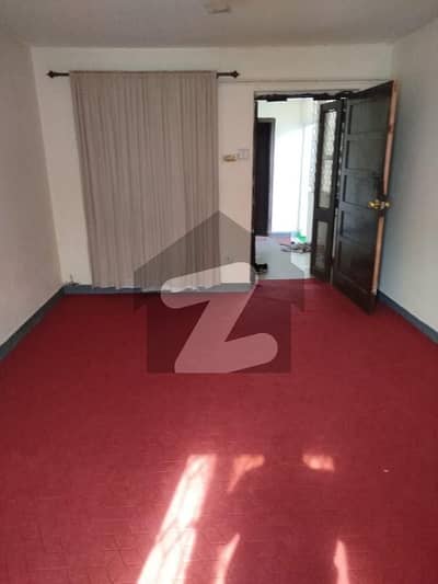 35*70 cda transfer top location house available in g-9/4 near metro station and service road