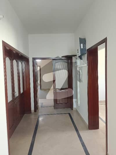 جی ۔ 13 اسلام آباد میں 3 کمروں کا 14 مرلہ بالائی پورشن 1.4 لاکھ میں کرایہ پر دستیاب ہے۔