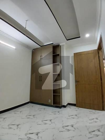 ایچ ۔ 13 اسلام آباد میں 1 کمرے کا 2 مرلہ فلیٹ 33.0 ہزار میں کرایہ پر دستیاب ہے۔