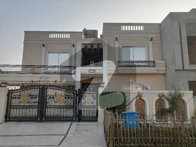 لو کاسٹ ۔ بلاک ڈی لو کاسٹ سیکٹر,بحریہ آرچرڈ فیز 2,بحریہ آرچرڈ,لاہور میں 7 کمروں کا 14 مرلہ مکان 4.45 کروڑ میں برائے فروخت۔