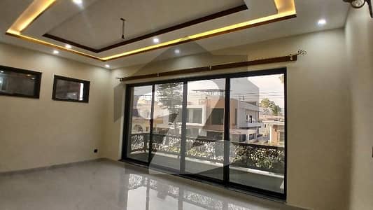 ایف ۔ 10 اسلام آباد میں 7 کمروں کا 1 کنال مکان 7.0 لاکھ میں کرایہ پر دستیاب ہے۔