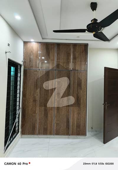 ویلینشیاء ہاؤسنگ سوسائٹی لاہور میں 3 کمروں کا 5 مرلہ مکان 2.35 کروڑ میں برائے فروخت۔