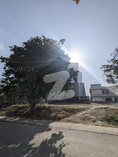 ڈی ایچ اے فیز 2 - سیکٹر بی ڈی ایچ اے ڈیفینس فیز 2,ڈی ایچ اے ڈیفینس,اسلام آباد میں 1 کنال رہائشی پلاٹ 5.0 کروڑ میں برائے فروخت۔