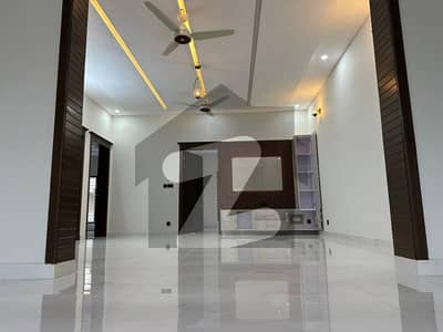 جی ۔ 13/2 جی ۔ 13,اسلام آباد میں 5 کمروں کا 8 مرلہ مکان 5.25 کروڑ میں برائے فروخت۔