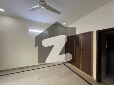 جی ۔ 13/4 جی ۔ 13,اسلام آباد میں 4 کمروں کا 10 مرلہ مکان 2.1 لاکھ میں کرایہ پر دستیاب ہے۔