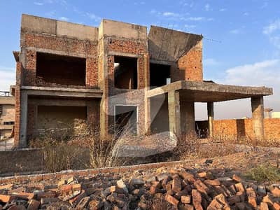 بحریہ ٹاؤن فیز 8 بحریہ ٹاؤن راولپنڈی,راولپنڈی میں 5 کمروں کا 1 کنال مکان 3.15 کروڑ میں برائے فروخت۔