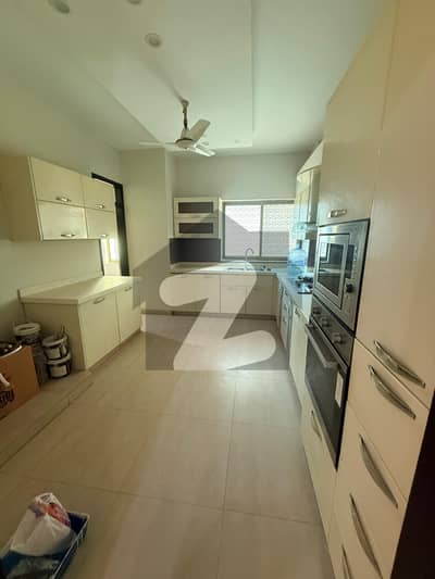 سوِل لائنز کراچی میں 4 کمروں کا 13 مرلہ فلیٹ 16.0 کروڑ میں برائے فروخت۔