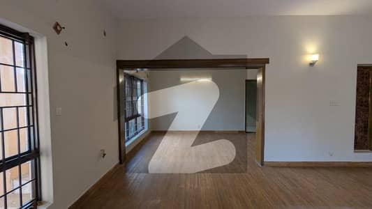 FOR RENT Renovated 4 BEDROOMS Double Storey House Available in F_8/4