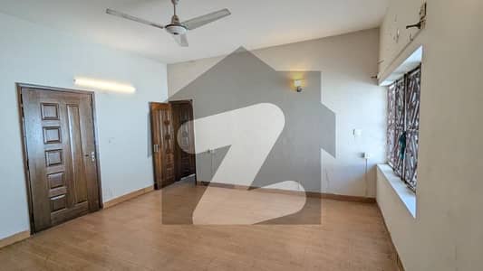 ایف ۔ 8 اسلام آباد میں 4 کمروں کا 12 مرلہ مکان 3.9 لاکھ میں کرایہ پر دستیاب ہے۔