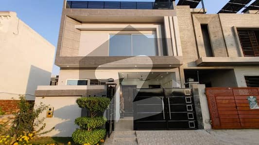 5 Marla Old Modern House Facing Park in ETIHAD TOWN Phase 1