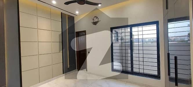 بحریہ ٹاؤن فیز 8 ۔ بلاک ایم بحریہ ٹاؤن فیز 8,بحریہ ٹاؤن راولپنڈی,راولپنڈی میں 3 کمروں کا 5 مرلہ مکان 2.55 کروڑ میں برائے فروخت۔