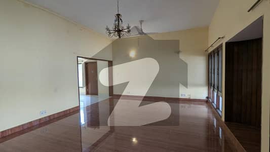 FOR RENT Liveable 4 Beds Single storey House in F_8/3