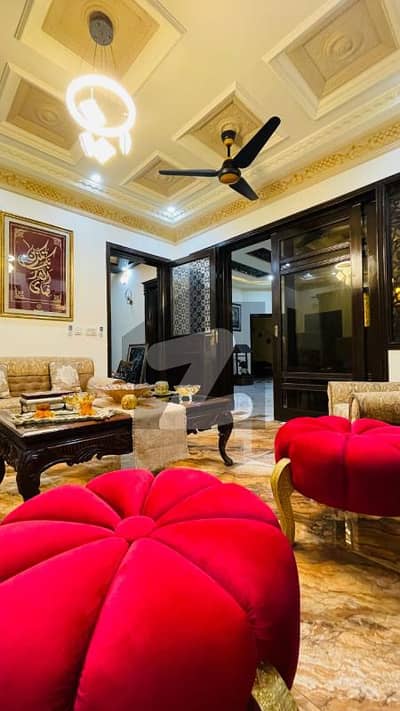 1 KANAL FACING PARK LUXURY HOUSE AVAILABLE FOR SALE AT HOT LOCATION