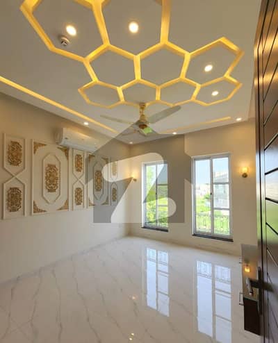 ڈی ایچ اے فیز 5 ڈیفنس (ڈی ایچ اے),لاہور میں 4 کمروں کا 10 مرلہ مکان 6.9 کروڑ میں برائے فروخت۔ ڈی ایچ اے فیز 5 ڈیفنس (ڈی ایچ اے),لاہور میں 4 کمروں کا 10 مرلہ مکان 6.9 کروڑ میں برائے فروخت۔