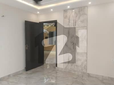 بحریہ نشیمن ۔ سن فلاور بحریہ نشیمن,لاہور میں 4 کمروں کا 6 مرلہ مکان 1.5 کروڑ میں برائے فروخت۔