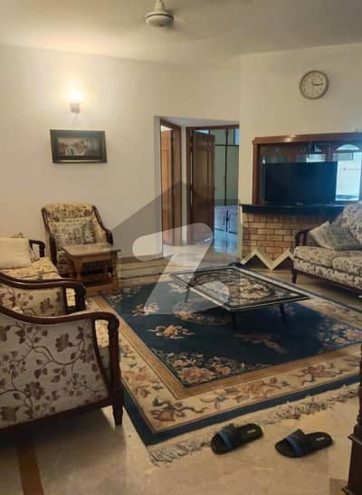 ایف ۔ 10 اسلام آباد میں 2 کمروں کا 5 مرلہ فلیٹ 1.5 لاکھ میں کرایہ پر دستیاب ہے۔