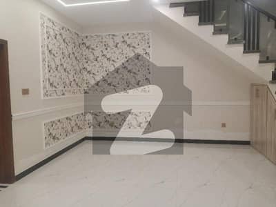 بش ایگزیکٹو ولاز ملتان میں 5 کمروں کا 10 مرلہ مکان 1.5 لاکھ میں کرایہ پر دستیاب ہے۔