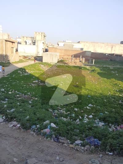 جلال پور جٹاں روڈ گجرات میں 2 کنال رہائشی پلاٹ 8.36 کروڑ میں برائے فروخت۔