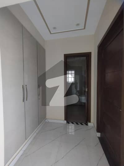 ایل ڈی اے ایوینیو ۔ بلاک ڈی ایل ڈی اے ایوینیو,لاہور میں 2 کمروں کا 10 مرلہ مکان 63.0 ہزار میں کرایہ پر دستیاب ہے۔