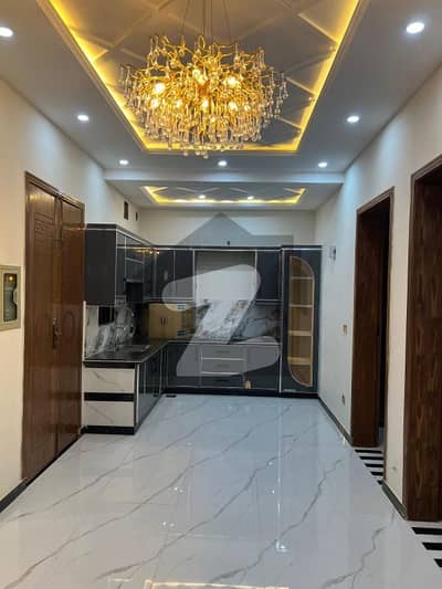 جوہر ٹاؤن لاہور میں 5 کمروں کا 5 مرلہ مکان 3.32 کروڑ میں برائے فروخت۔