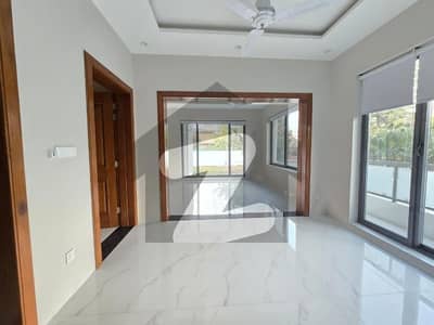 ایف ۔ 8 اسلام آباد میں 4 کمروں کا 1 کنال مکان 11.0 لاکھ میں کرایہ پر دستیاب ہے۔