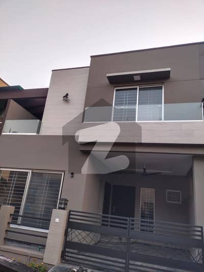 ڈیوائن گارڈنز لاہور میں 3 کمروں کا 5 مرلہ مکان 2.3 کروڑ میں برائے فروخت۔