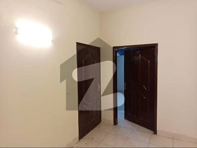 ڈی ایچ اے فیز 2 ایکسٹینشن ڈی ایچ اے ڈیفینس,کراچی میں 3 کمروں کا 4 مرلہ فلیٹ 65.0 ہزار میں کرایہ پر دستیاب ہے۔