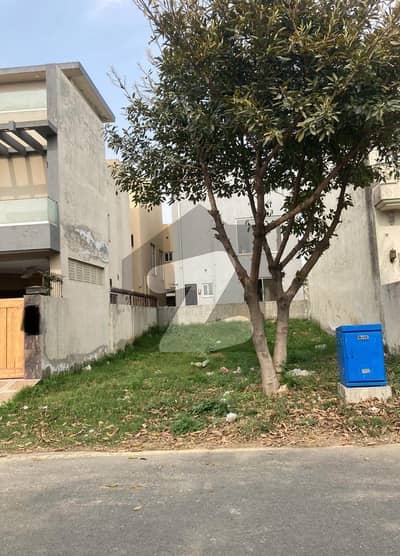 Direct Approach 120Fit Road Near To Main Park 9Town 5Marla Plot For Sale