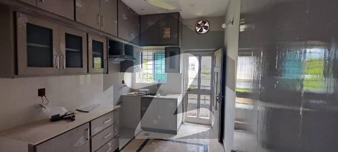 جی ۔ 10/4 جی ۔ 10,اسلام آباد میں 5 کمروں کا 5 مرلہ مکان 5.0 کروڑ میں برائے فروخت۔