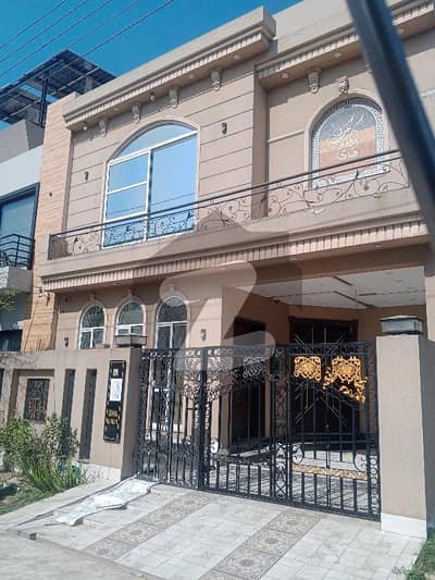 ویلینشیاء ہاؤسنگ سوسائٹی لاہور میں 4 کمروں کا 5 مرلہ مکان 2.6 کروڑ میں برائے فروخت۔