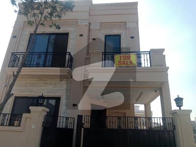 ویلینشیاء ہاؤسنگ سوسائٹی لاہور میں 4 کمروں کا 5 مرلہ مکان 2.6 کروڑ میں برائے فروخت۔