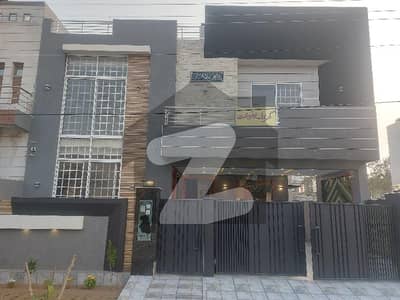 ویلینشیاء ۔ بلاک جے ویلینشیاء ہاؤسنگ سوسائٹی,لاہور میں 5 کمروں کا 10 مرلہ مکان 4.25 کروڑ میں برائے فروخت۔