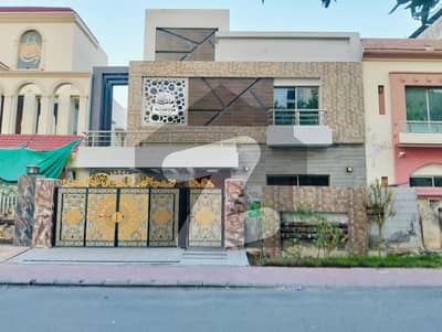 10 Marla House Available For Sale