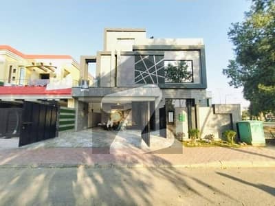 10 Marla House Available For Sale