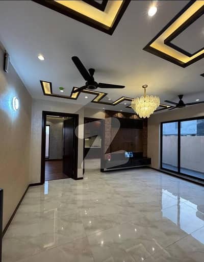 علامہ اقبال ٹاؤن ۔ رضا بلاک علامہ اقبال ٹاؤن,لاہور میں 5 کمروں کا 10 مرلہ مکان 8.5 کروڑ میں برائے فروخت۔