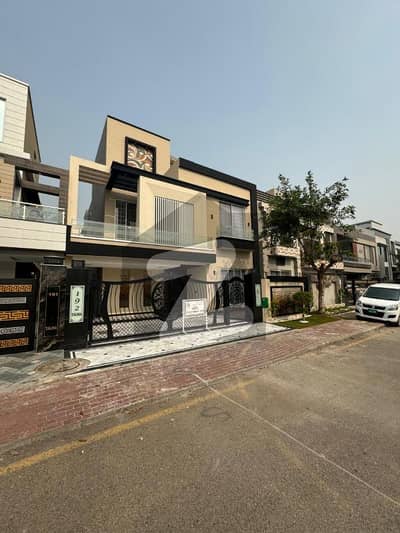 بحریہ ٹاؤن جناح بلاک بحریہ ٹاؤن سیکٹر ای,بحریہ ٹاؤن,لاہور میں 5 کمروں کا 10 مرلہ مکان 3.5 کروڑ میں برائے فروخت۔
