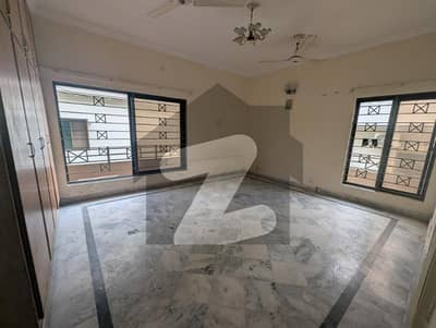 جی ۔ 11 اسلام آباد میں 3 کمروں کا 1 کنال بالائی پورشن 1.55 لاکھ میں کرایہ پر دستیاب ہے۔