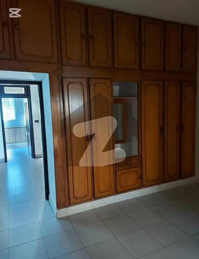 جی ۔ 11/3 جی ۔ 11,اسلام آباد میں 3 کمروں کا 6 مرلہ فلیٹ 3.4 کروڑ میں برائے فروخت۔