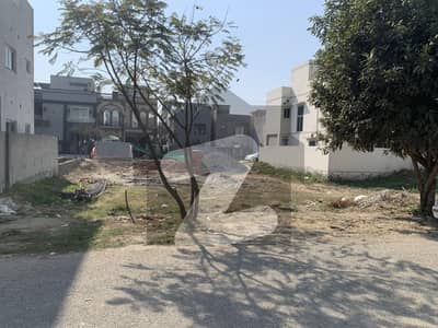 5 MARLA SEMI CORNER ALMOST FACING PARK PLOT FOR SALE IN BLOCK "G"