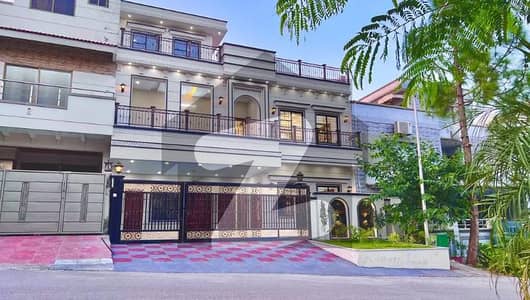 G 13 10 MARLA HOUSE AVAIALABLE FOR SALE